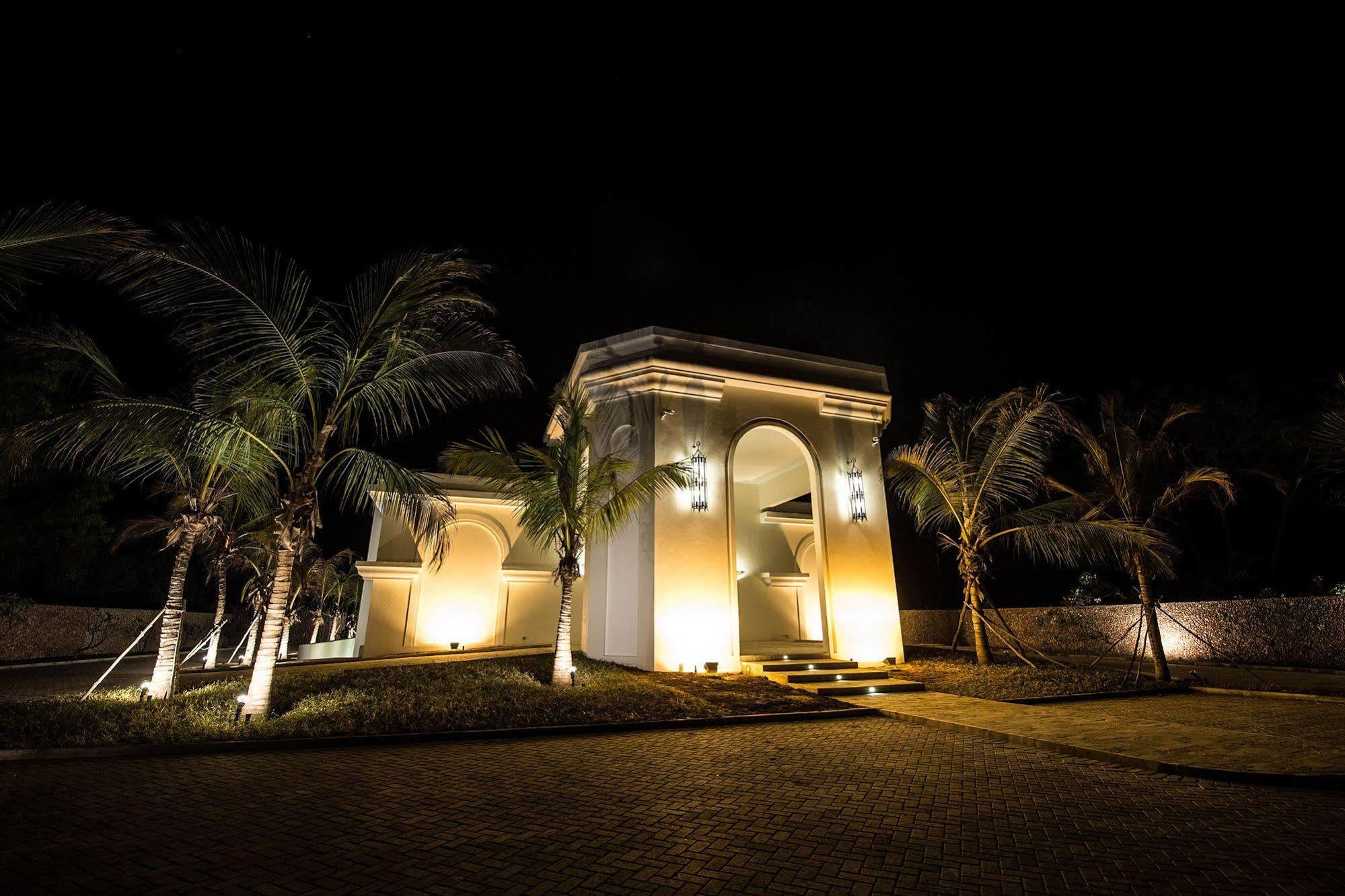 Hotel Lion In The Sun à Malindi Extérieur photo